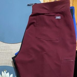 FIGS Zamora maroon pants in XL
